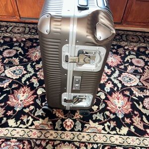 FPM  Milano light spinner suitcase made in Italy NWT